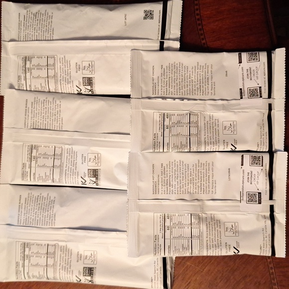 Epicure Bundle - Nashville Hot Chicken & Chipotle Veggie Burger - NWT - Picture 2 of 2